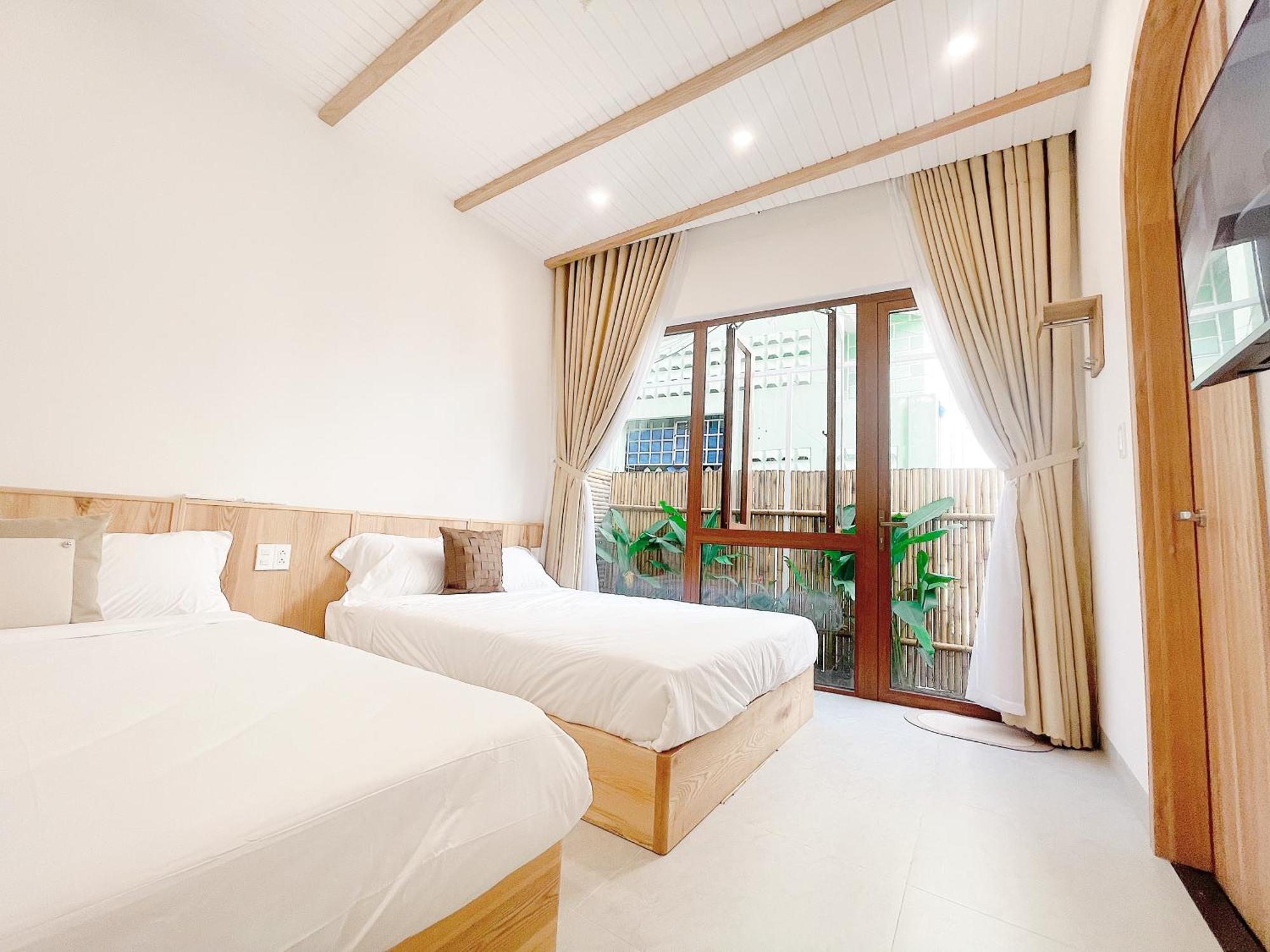 Baphu - 5br - 5 Mins Walk To My Khe * Da Nang
